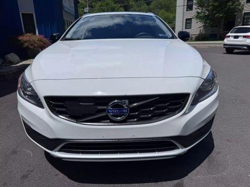2017 Volvo V60 Cross Country T5