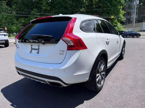 2017 Volvo V60 Cross Country T5