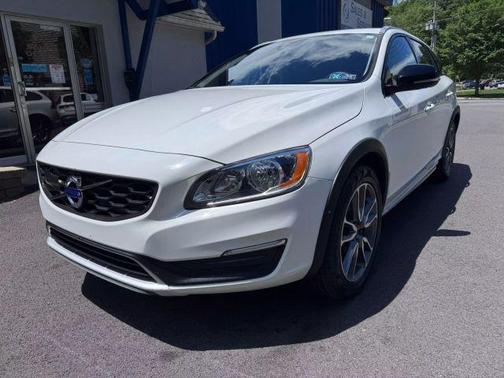 2017 Volvo V60 Cross Country T5