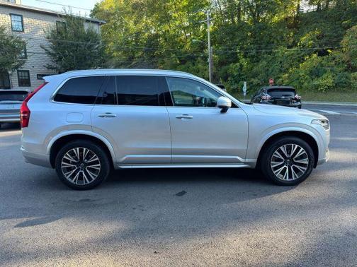 2021 Volvo XC90 T5 Momentum 7 Passenger