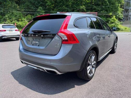 2016 Volvo V60 Cross Country T5