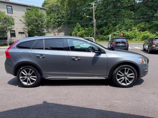 2016 Volvo V60 Cross Country T5