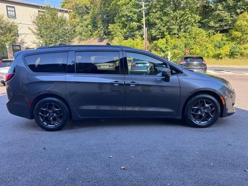 2018 Chrysler Pacifica Touring-L Plus