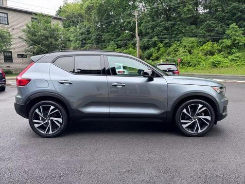 2019 Volvo XC40 T5 R-Design