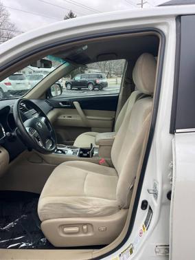 2012 Toyota Highlander SE