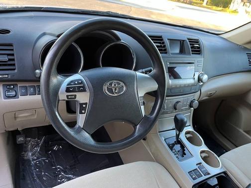2012 Toyota Highlander SE