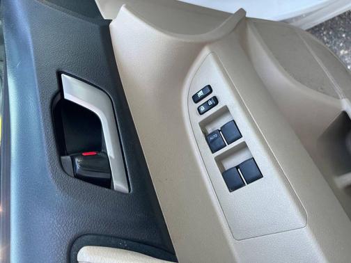 2012 Toyota Highlander SE