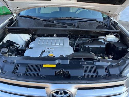 2012 Toyota Highlander SE