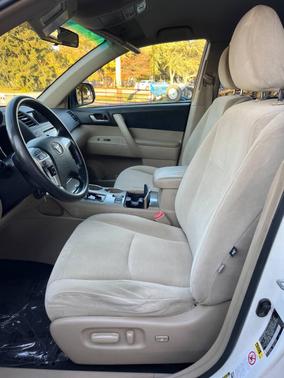 2012 Toyota Highlander SE