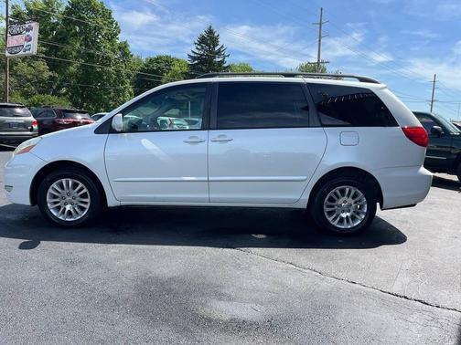 Blizzard Pearl 2010 Toyota Sienna XLE