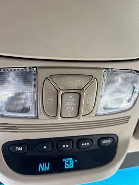 Blizzard Pearl 2010 Toyota Sienna XLE