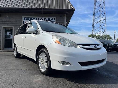 Blizzard Pearl 2010 Toyota Sienna XLE