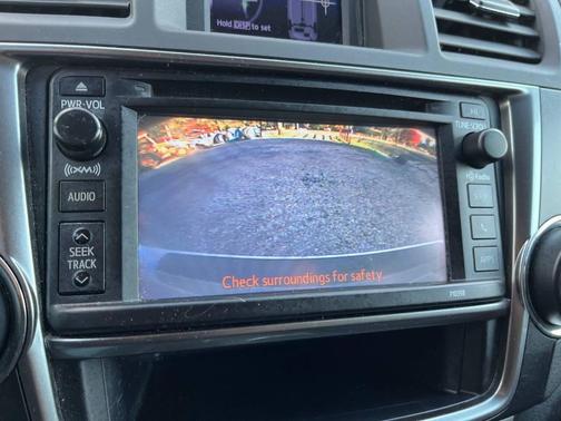 2013 Toyota Highlander SE