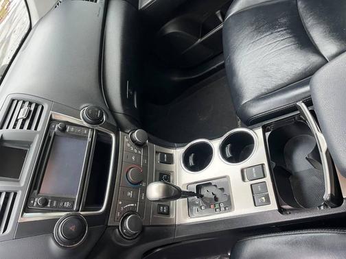 2013 Toyota Highlander SE