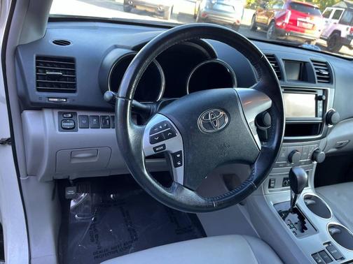 2013 Toyota Highlander SE