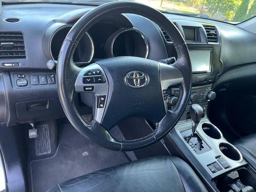 2011 Toyota Highlander SE