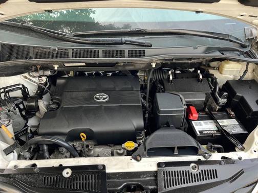 2012 Toyota Sienna LE
