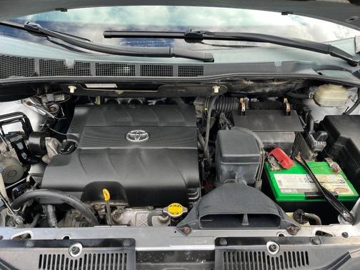 2012 Toyota Sienna LE