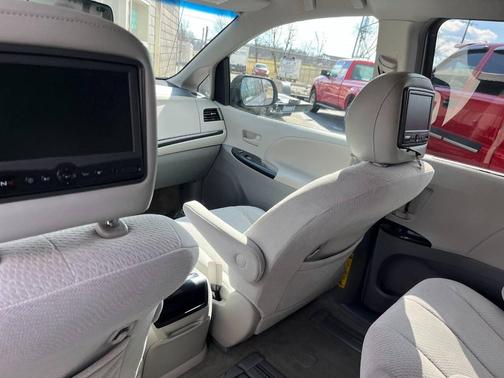 2012 Toyota Sienna LE