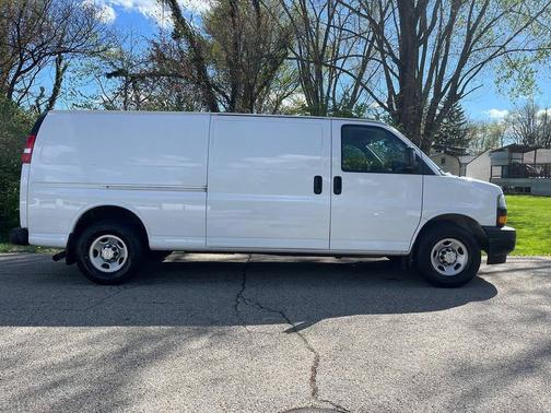 Summit White 2019 Chevrolet Express 3500 Work Van