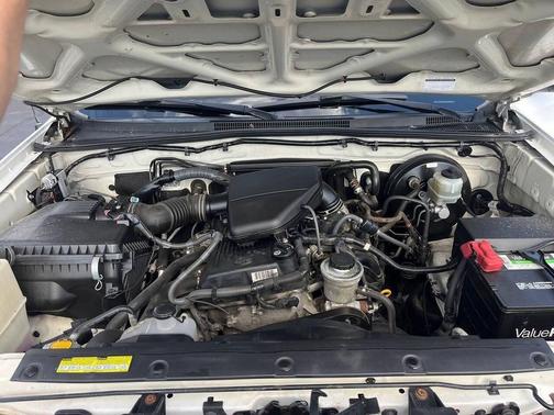 Super White 2010 Toyota Tacoma Access Cab