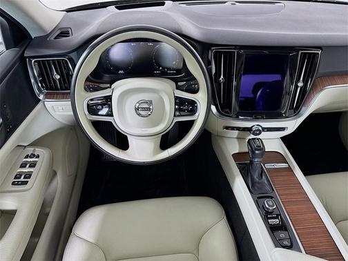 2021 Volvo S60 T5 Momentum