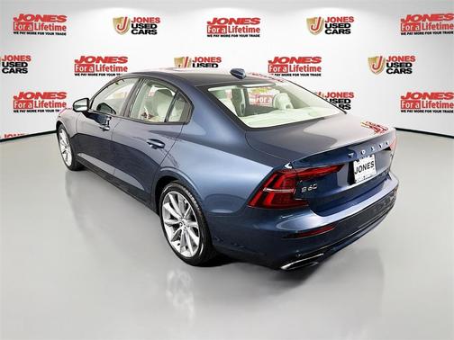 2021 Volvo S60 T5 Momentum