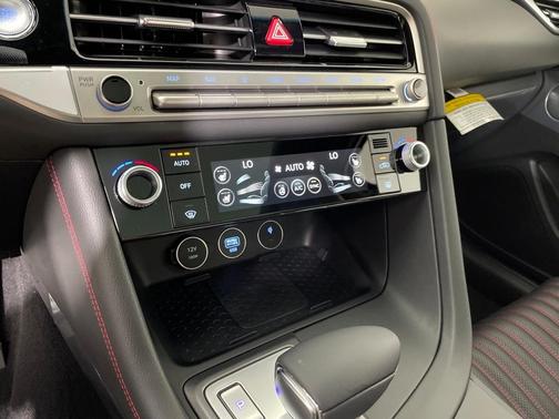 2024 Genesis G70 2.5T