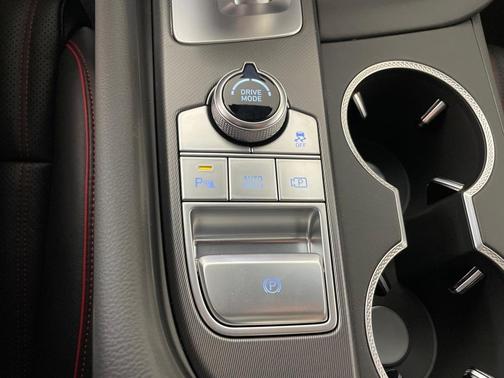 2024 Genesis G70 2.5T
