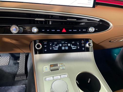 2026 Genesis GV70 2.5T Advanced