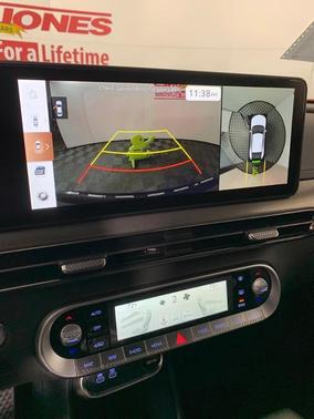 2024 Genesis GV60 Advanced