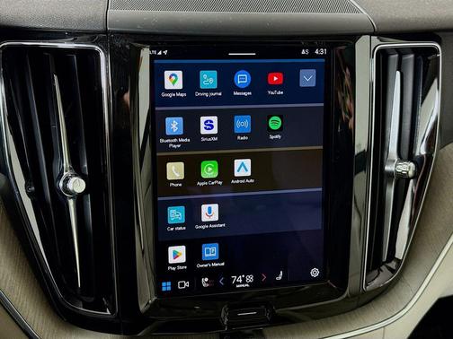 2023 Volvo XC60 B5 Plus Bright Theme