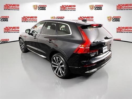 2023 Volvo XC60 B5 Ultimate Bright Theme