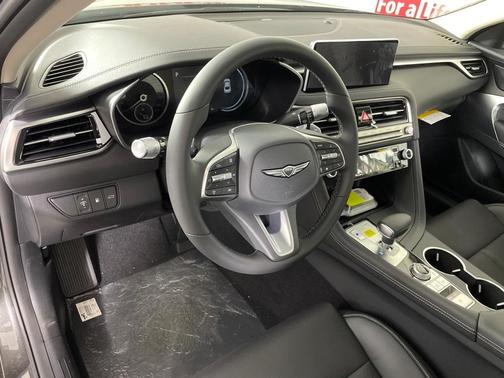 2026 Genesis G70 2.5T Standard