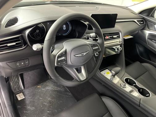 2026 Genesis G70 2.5T Standard