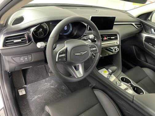 2026 Genesis G70 2.5T Standard