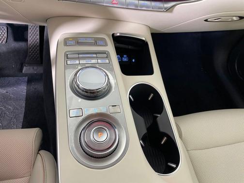 2025 Genesis Electrified GV70 Advanced