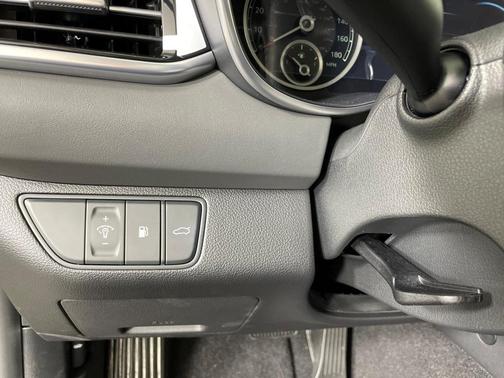 2026 Genesis G70 2.5T Standard