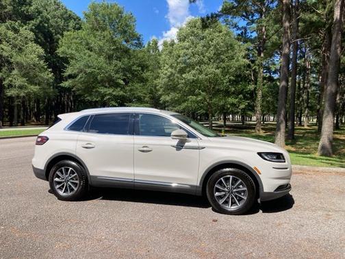2022 Lincoln Nautilus STANDARD