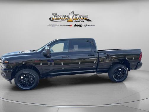Diamond Black Crystal Pearlcoat 2026 RAM 2500 Laramie