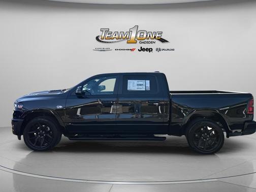 Diamond Black Crystal Pearlcoat 2026 RAM 1500 Laramie