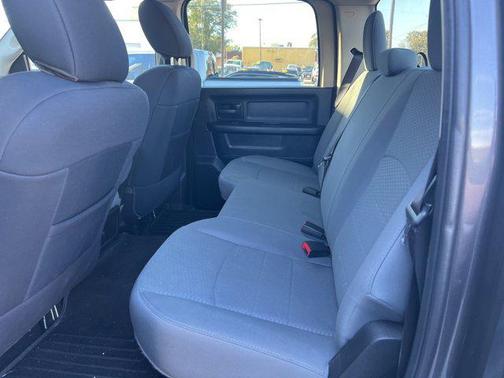 2017 RAM 2500 Tradesman Crew Cab 4x4 6'4' Box