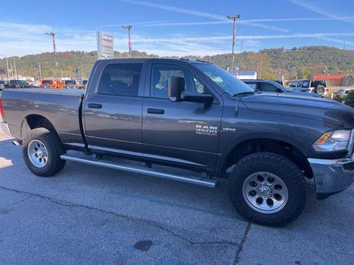 2017 RAM 2500 Tradesman Crew Cab 4x4 6'4' Box