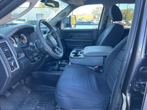 2017 RAM 2500 Tradesman Crew Cab 4x4 6'4' Box