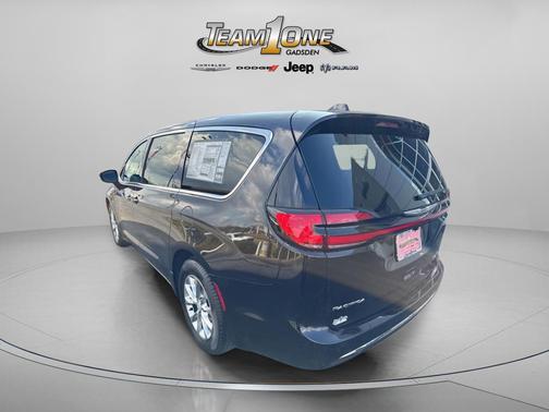 Diamond Black Crystal Pearlcoat 2026 Chrysler Pacifica Limited