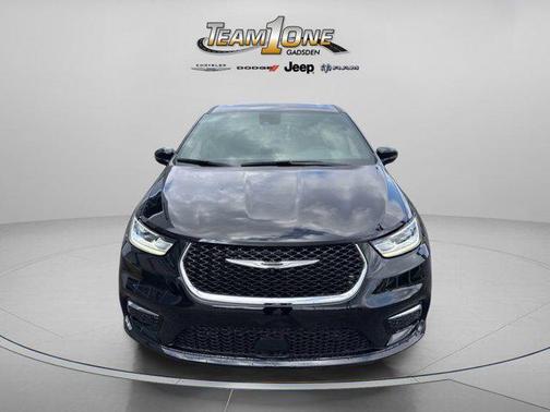 Diamond Black Crystal Pearlcoat 2026 Chrysler Pacifica Limited