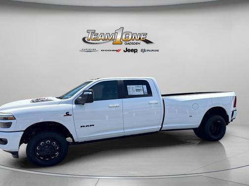 Bright White Clearcoat 2026 RAM 3500 Laramie Crew Cab 4x4 8' Box