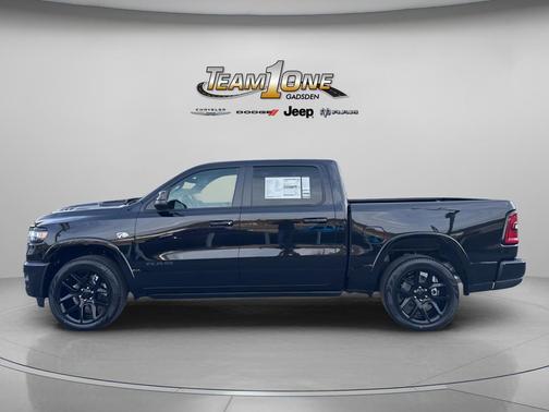 Diamond Black Crystal Pearlcoat 2026 RAM 1500 Laramie