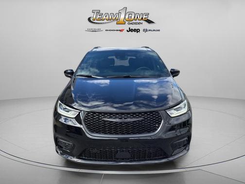 Diamond Black Crystal Pearlcoat 2026 Chrysler Pacifica L