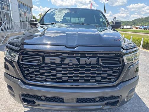 Diamond Black Crystal Pearlcoat 2026 RAM 1500 Warlock Crew Cab 4x4 5'7' Box